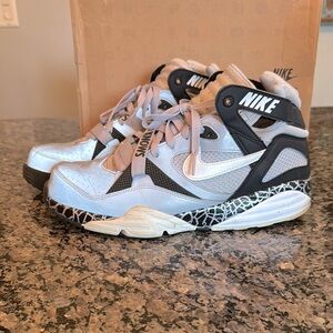 Nike air trainer max 91 nfl Oakland raiders Black and Gray Sneakers EUC 10.5